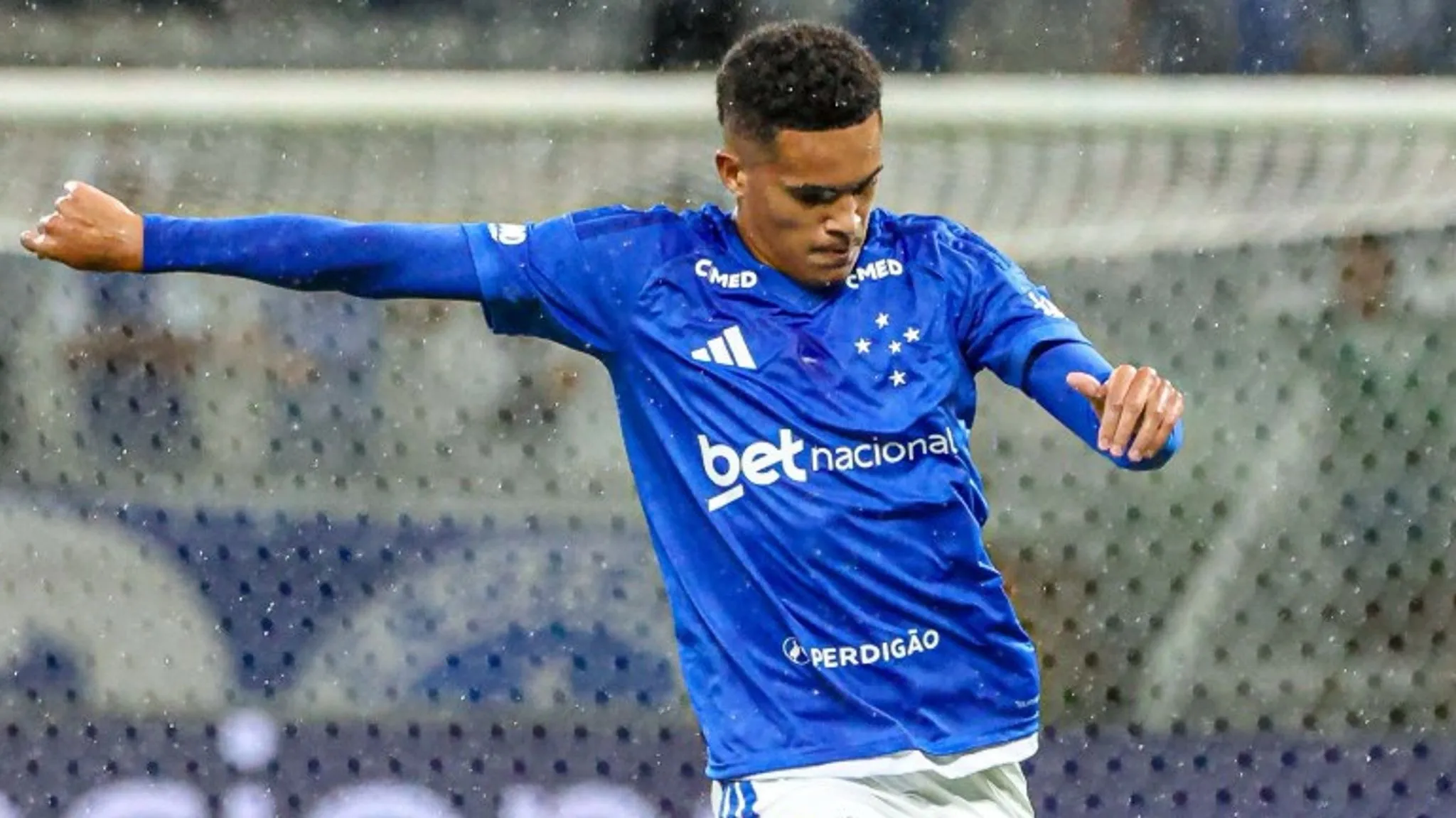 华体在线登录官网-自官宣今夏将转会多特后，17岁普拉特斯未再为克鲁塞罗出场