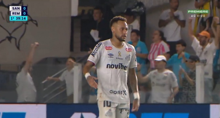 华体在线登录官网-心里有火！内马尔妙传送助攻后表情严肃，队友用手指他的方向庆祝